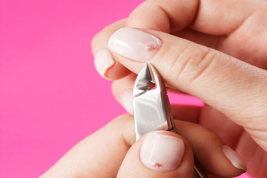 Пирсинг на ногтях – новый популярный тренд в маникюре